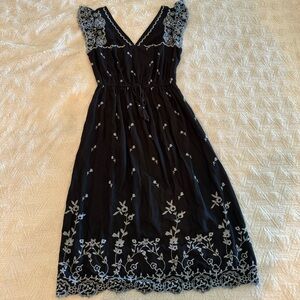 Abercrombie & Fitch Black and White Embroidered Midi Dress Size M